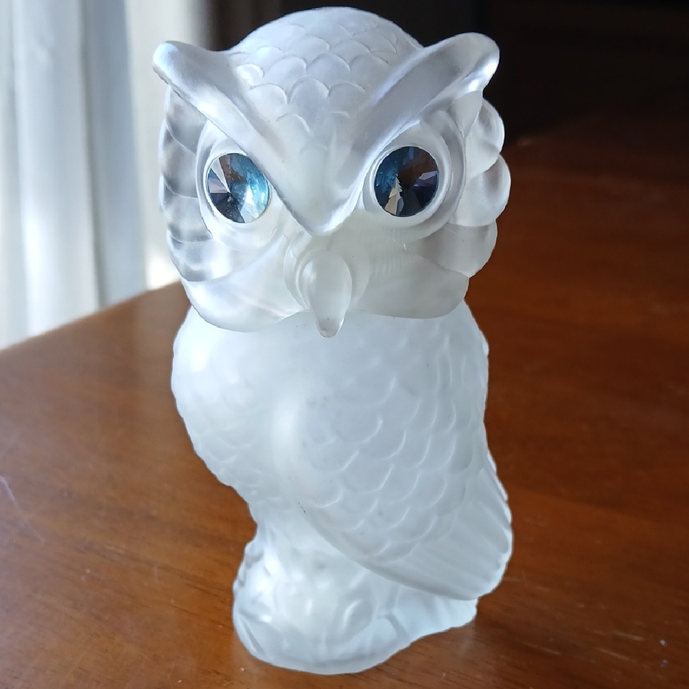 Vintage Avon Owl Powder Bottle